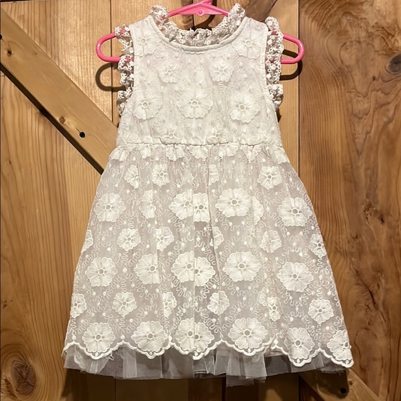 Off White Lace Sleeveless Mock Neck Dress - Picture 1 of 7